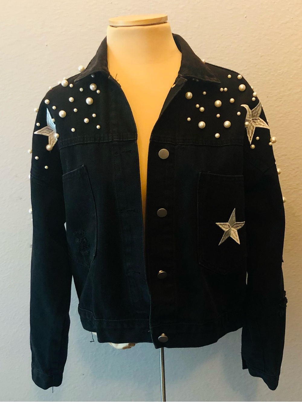Black Pearl Studded Star Embroidered Distressed Denim Jacket S